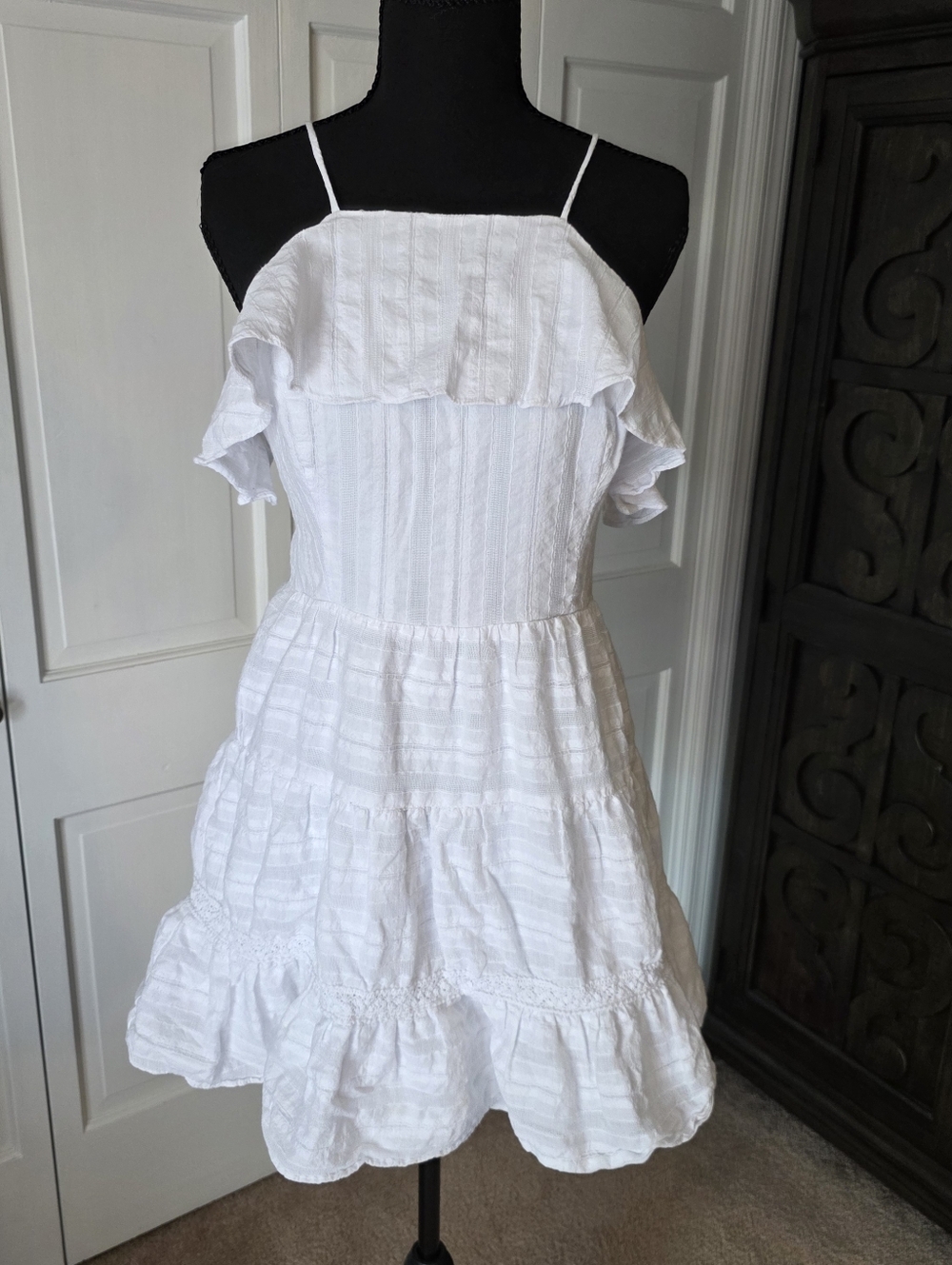 BCBGeneration White Ruffle Mini Dress Size 12 Cottagecore Boho Tiered Lace - Picture 2 of 5